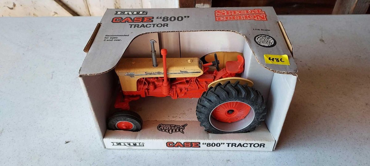 SPECIAL EDITION CASE 800 TRACTOR DIE-CAST MODEL 1/16 SCALE