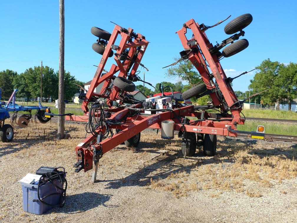 (C-140) (UNIT 33) 50' CASE IH 5300 NUTRIPLACER ANHYDROUS BAR, 30" SPACING, 20 AUTO TRIP SHANKS, DUAL