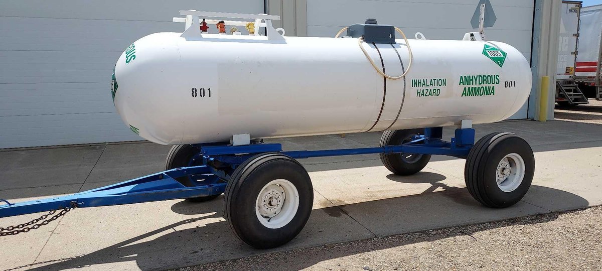 (C-212) 1000 GALLON ANHYDROUS TANK, WITH 30" ROW SPACING, ADJUSTABLE RUNNING, AND EYE WASH TANK. DAT