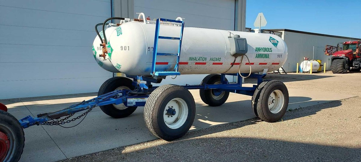 (C-166) DUO LIFT TWIN 1000 GALLON ANHYDROUS TRAILER WITH SPRING-ASSIST-LIFT TELESCOPING HITCH, LIGHT
