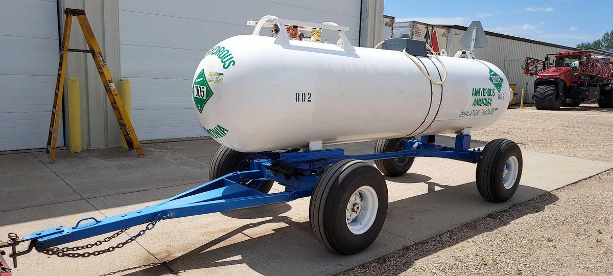 (C-213) 1000 GALLON ANHYDROUS TANK, WITH 30" ROW SPACING, ADJUSTABLE RUNNING, AND EYE WASH TANK. DAT