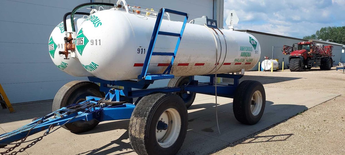(C-176) DUO LIFT TWIN 1000 GALLON ANHYDROUS TRAILER WITH SPRING-ASSIST-LIFT TELESCOPING HITCH, LIGHT