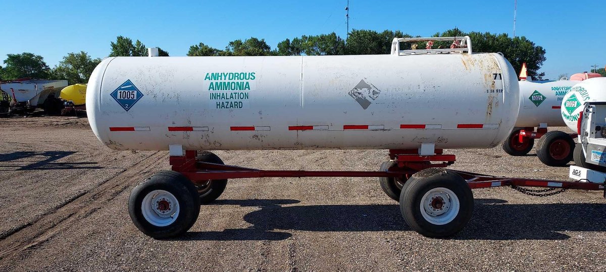 (B-319) 1450 GALLON ANHYDROUS TANK ON 30" ROW SPACING ADJUSTABLE RUNNING GEAR (VTP TANK AS Y0U  