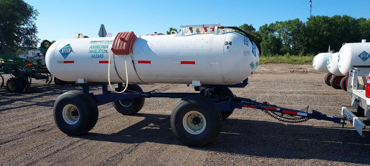 (B-321) DUAL LIFT TWIN 1000 GALLON ANHYDROUS TRAILER WITH SPRING ASSIST LIFT TELESCOPING HITCH, LIGH