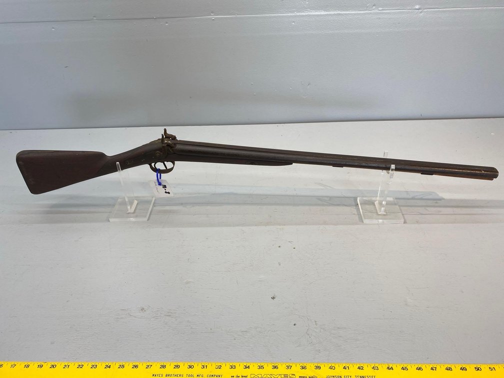 (I-20GA) VINTAGE DOUBLE BARREL SHOTGUN WITH HAMMERS, BLACK POWDER WITH WOOD RAM ROD, WALL HANGER ONL