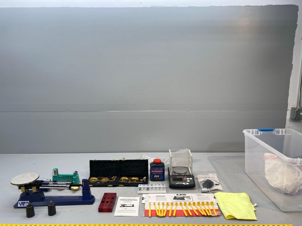 (I-76) ASSORTMENT OF VARIOUS RELOADING EQUIPMENT/ACCESSORIES