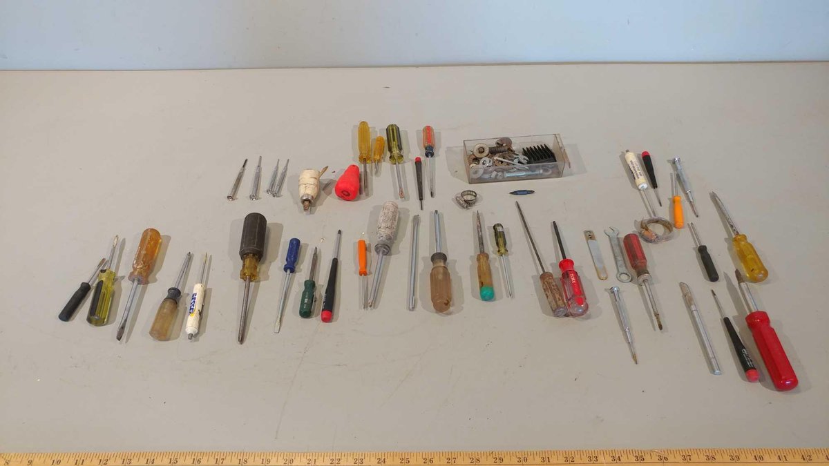 ASSORTMENT OF SCREWDRIVERS AND OTHER MISC