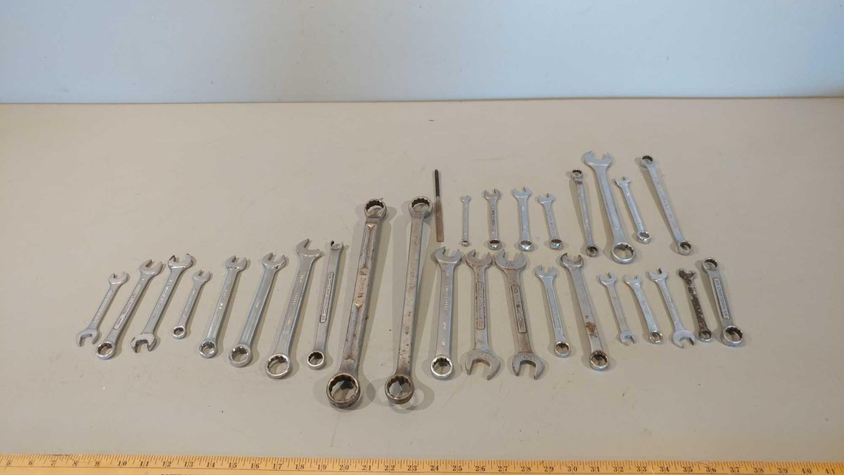 ASSORTMENT OF VARIOUS WRENCHES