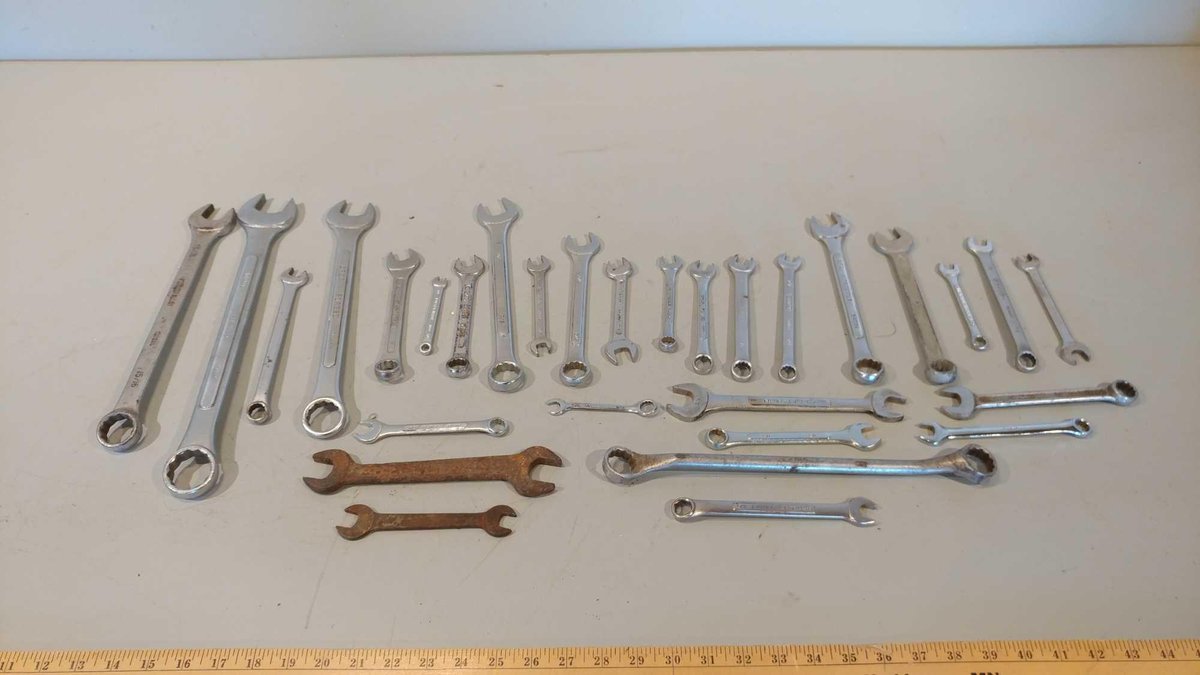 ASSORTMENT OF VARIOUS WRENCHES