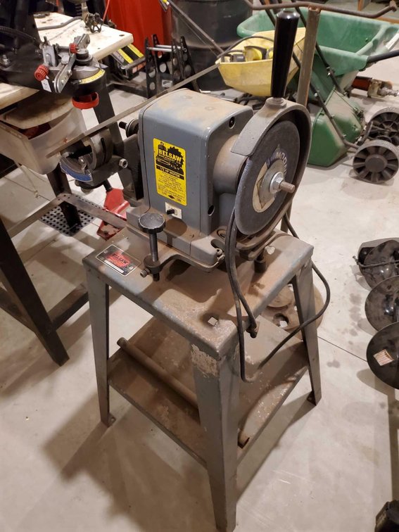 BELSAW GRINDER/SHARPENER, 1/2 HP MOTOR, ON METAL STAND, TESTED AND WORKS