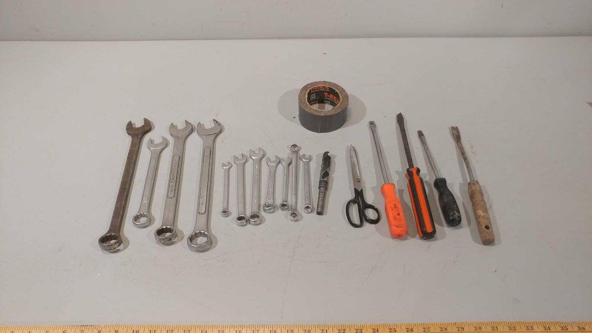 ASSORTMENT OF SCREWDRIVERS, COMBINATION WRENCHES, AND OTHER MISC ITEMS