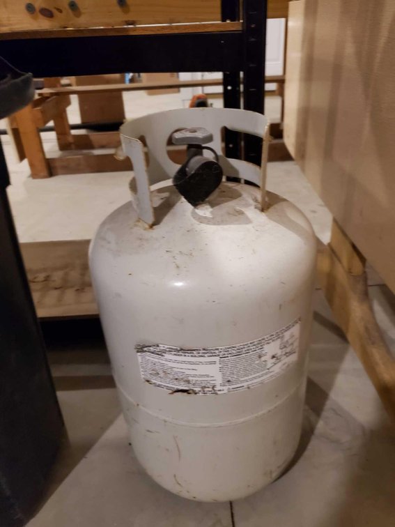 30 LB LP TANK, APPEARS TO BE FULL