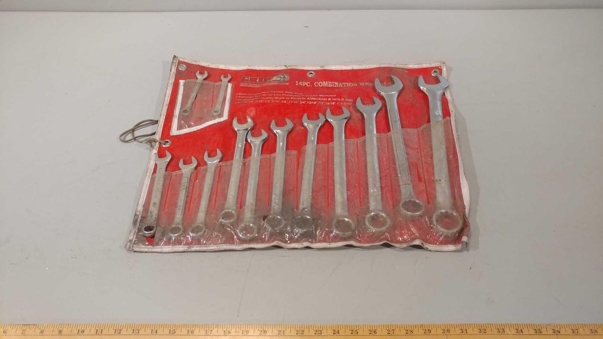 PLASTIC WRENCH ROLL WITH VARIOUS WRENCH SIZES