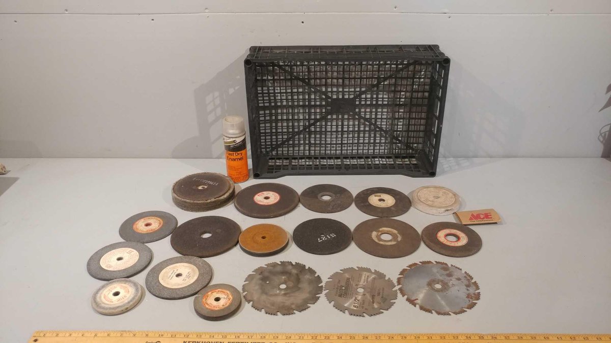 ASSORTMENT OF GRINDING WHEELS AND CUT OFF WHEELS