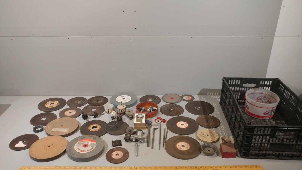 ASSORTMENT OF POLISHING WHEELS, CUT OFF WHEELS, GRINDING WHEELS, HOLE SAW BITS AND OTHER MISC ITEMS