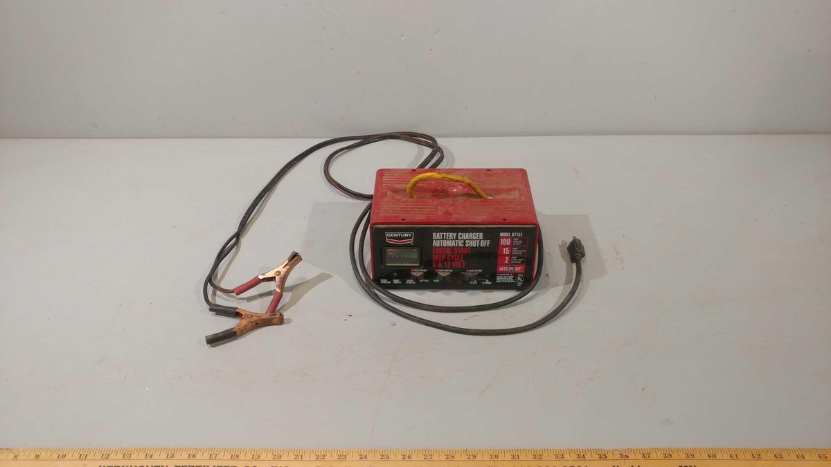 CENTURY BATTERY CHARGER MODEL 87151 6 & 12 VOLT (TESTED AND WORKS)