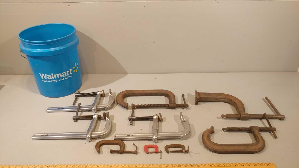 ASSORTMENT OF LARGE C-CLAMPS