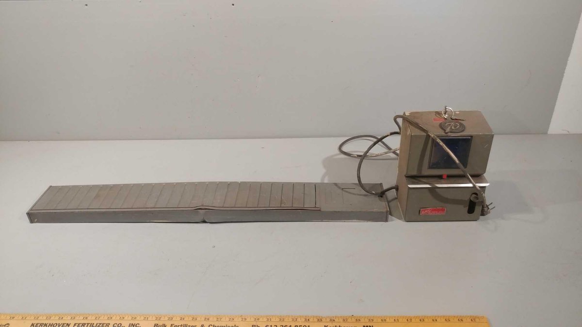 LATHEM TIME CLOCK & TIME CARD HOLDER (UNKNOWN CONDITION)