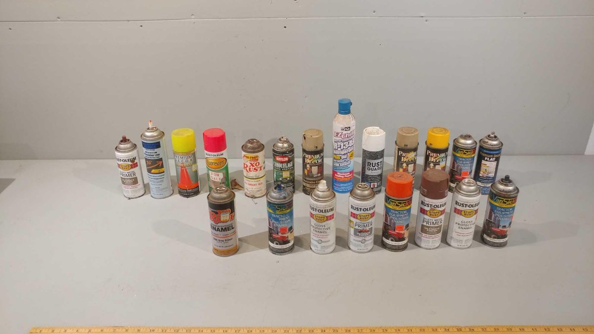 ASSORTMENT OF VARIOUS AEROSOL CANS (NEAR EMPTY)