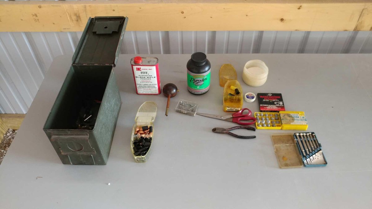 (I-33) MILITARY AMMUNITION CAN WITH ASSORTMENT OF MUZZLELOADING ACCESSORIES, SUPERFINE BLACK POWDER,