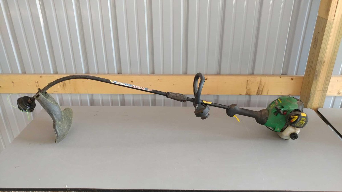 (I-36) WEED EATER FEATHERLITE FX26SC XTREME 16" CUT 25CC ENGINE GAS POWERED (UNKNOWN CONDITION)