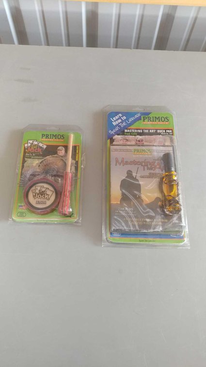 (I-44) PRIMOS LIL' JACK SLATE STYLE TURKEY CALL AND A PRIMOS MASTERING THE ART DUCK CALL & DVD SET