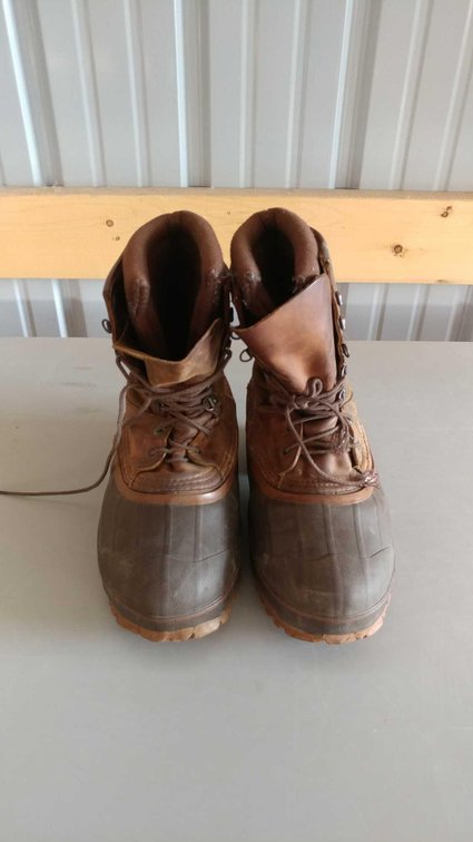 (I-46) LACROSSE MEN'S SIZE 9 WINTER BOOTS