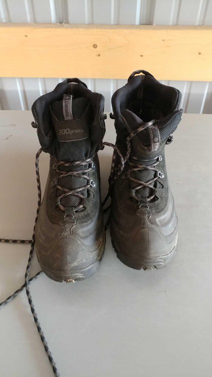 (I-47) COLUMBIA WATERPROOF TECHLITE MEN'S SIZE 9 BOOTS