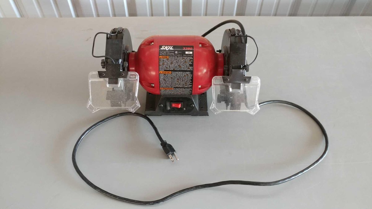 (I-55) SKIL 6" 120V BENCH GRINDER (TESTED AND WORKS)