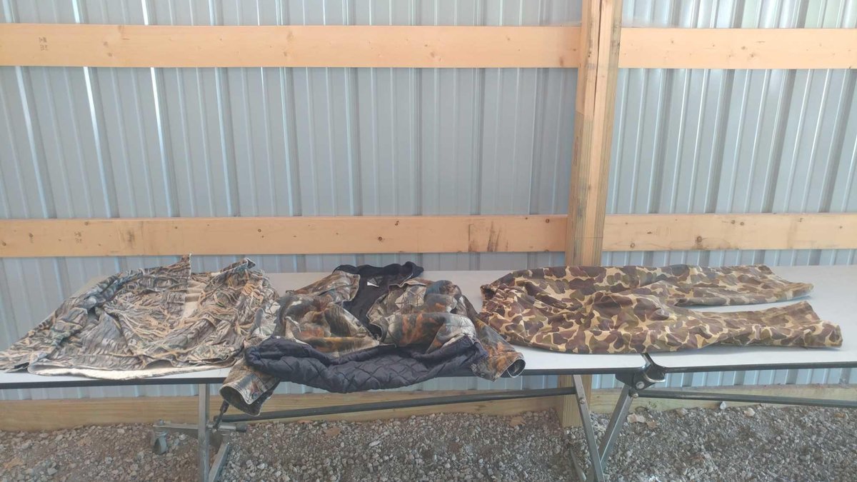 (I-67) MEDIUM GAMEHIDE WATERPROOF PANTS, MEN'S XL CAMO RIDGE JACKET, AND A LARGE MOSSY OAK JACKET