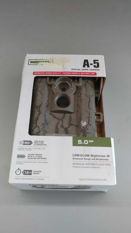(I-81) MOULTRIE A-5 DIGITAL GAME CAMERA 5 MP (4 C-BATTERIES)