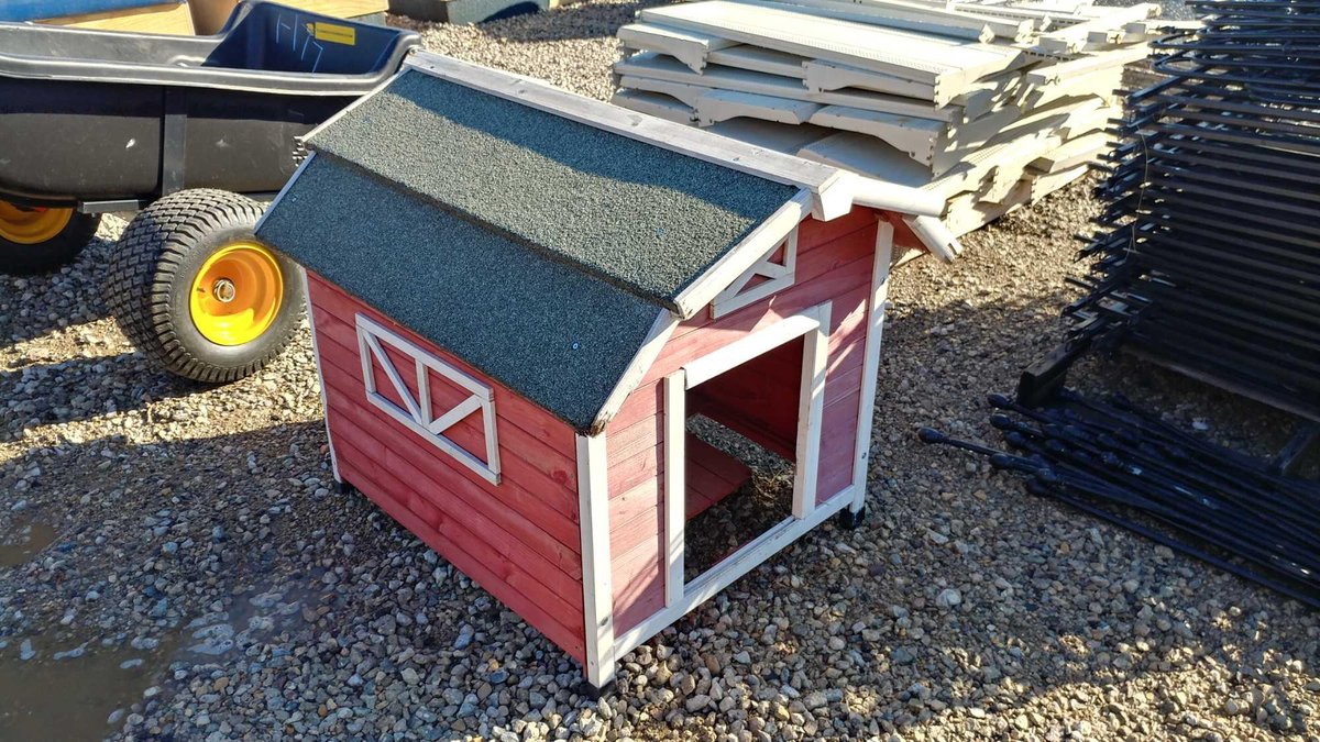 (I-178) WOODEN LIGHT WEIGHT DOG HOUSE