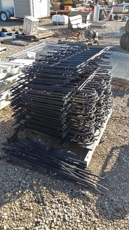 (I-179) LARGE ASSORTMENT OF DECORATIVE METAL FENCING