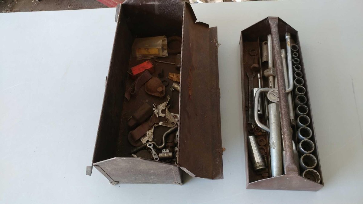 1/2" DRIVE SOCKET WRENCH WITH ASSORTMENT OF SOCKETS FROM - 7/16" - 1 1/4"