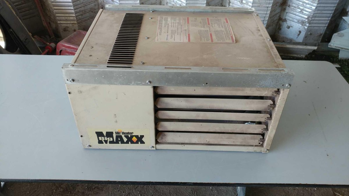 MR HEATER BIG MAXX NATURAL GAS HEATER (SELLER STATES WORKING CONDITION)