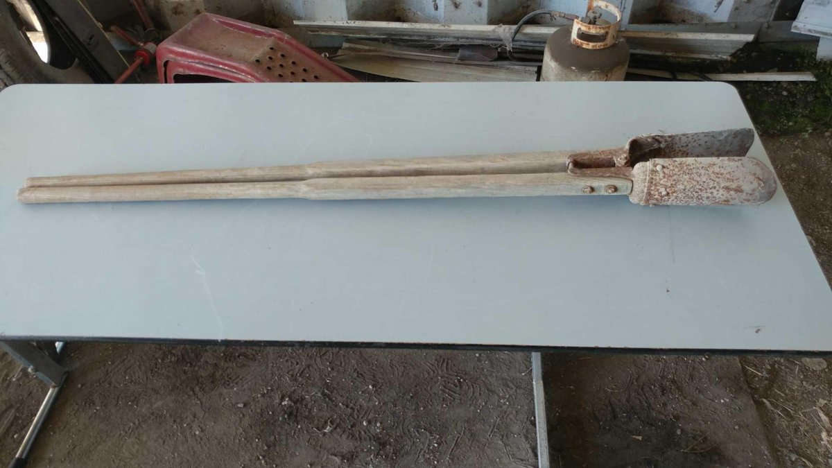 METAL POST HOLE DIGGER