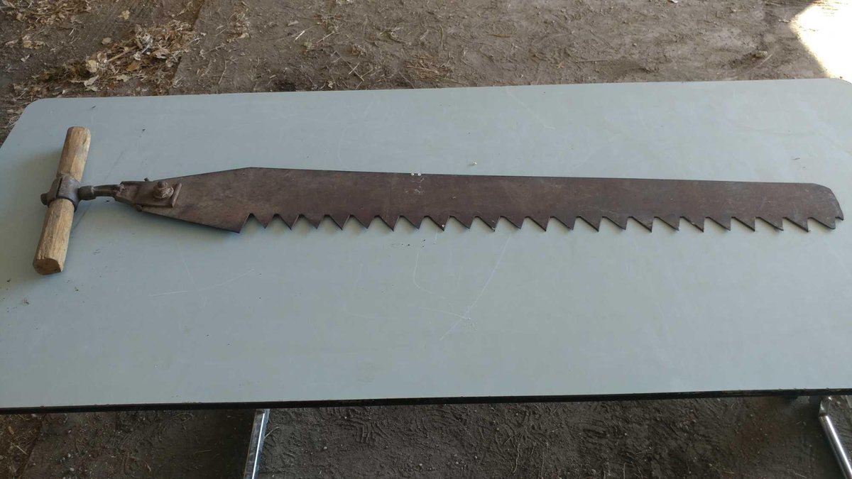 LARGE DUAL HANDLE LOGGING SAW