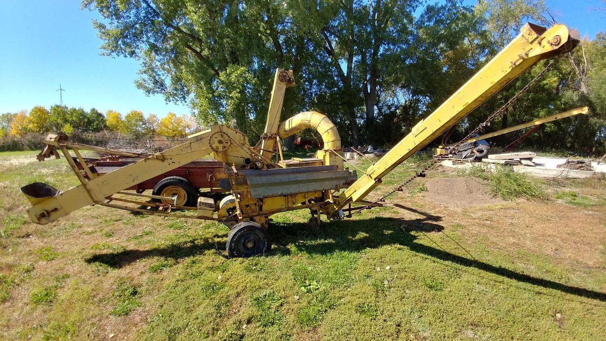 MINNEAPOLIS MOLINE MODEL D CORN SHELLER