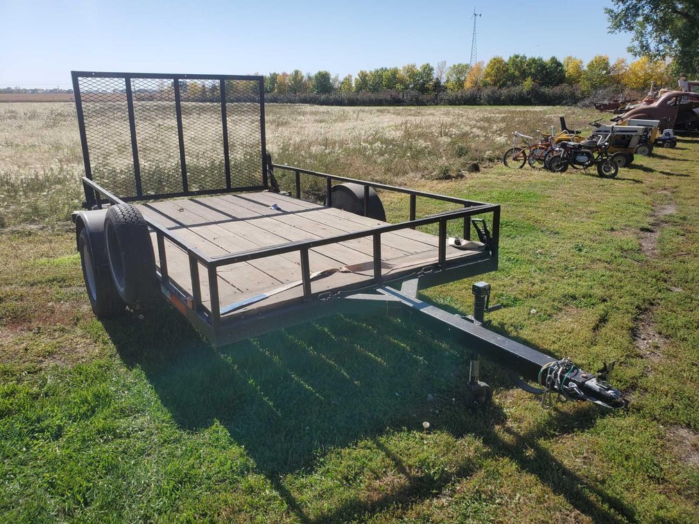 (LIFETIME LICENSE) SINGLE AXLE UTILITY TRAILER, 10.5 FT WOOD DECK, STEEL RAMP