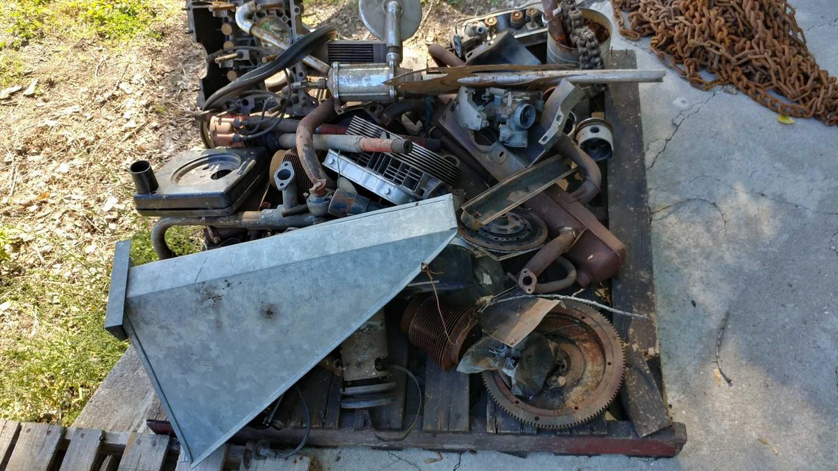 ASSORTMENT OF VOLKS WAGON ENGINE PARTS