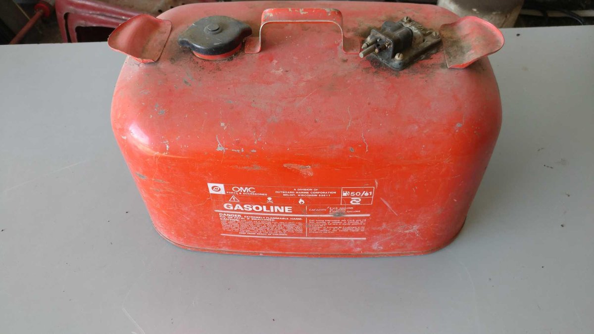 6 GALLON MARINE OUTBOARD FUEL TANK