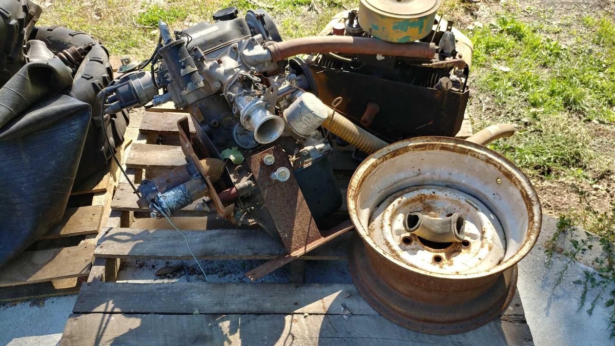 (2) VINTAGE GAS ENGINES/PARTS
