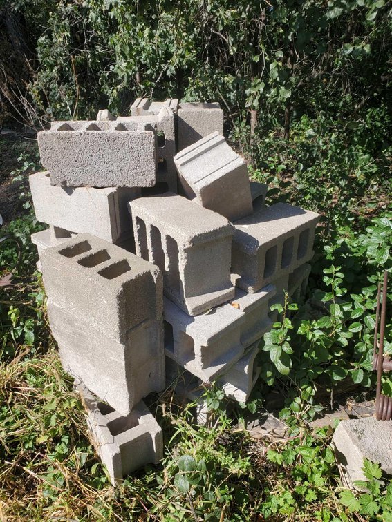 ASSORTMENT OF CINDER BLOCKS