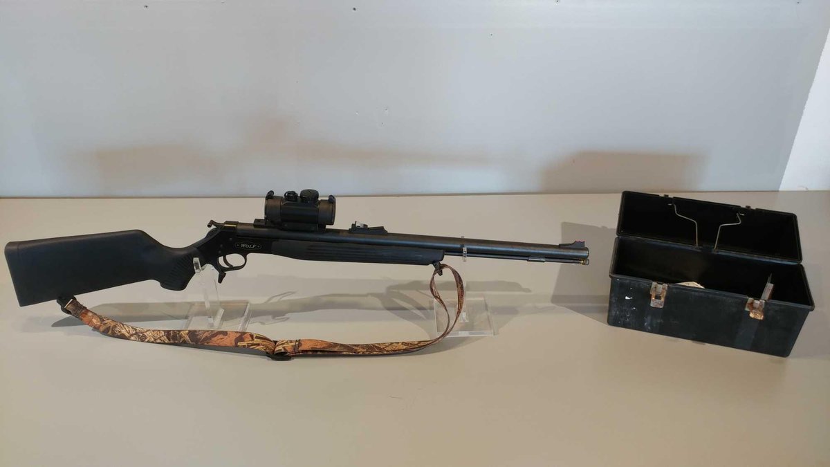 WOLF .50 CAL BLACK POWDER RIFLE, BLACK COMPOSITE STOCK, TRU GLO RED DOT SIGHT, SLING & ACCESSORIES, 