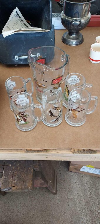 (5) GLASS SCMHIDT BEER MUGS AND (1) GLASS SCHMIDT BEER PITCHER