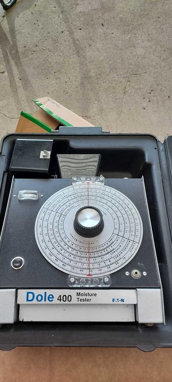 DOLE 400 MOISTURE TESTER (SELLER STATES WORKING CONDITION)
