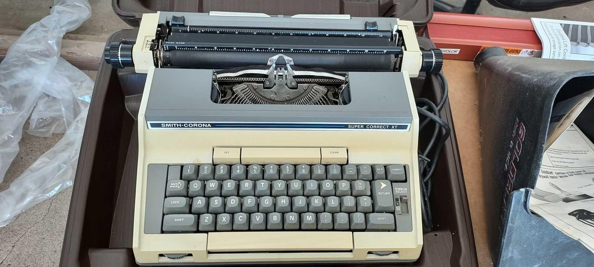SMITH-CORONA ELECTRIC TYPEWRITER (UNKNOWN CONDITION)