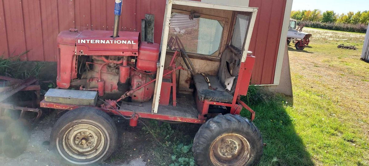 HOMEMADE LAWN TRACTOR W/INTERNATIONAL C-125 ENGINE & HOOD, 3 PT