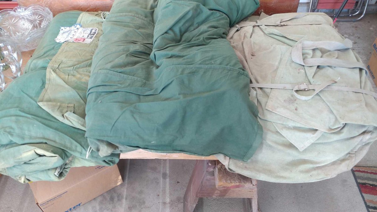 VINTAGE TENT WITH (2) SLEEPING BAGS