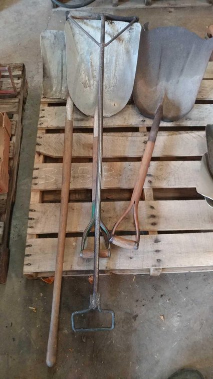 (3) SCOOP SHOVELS AND A METAL CONCRETE LEVELING RAKE